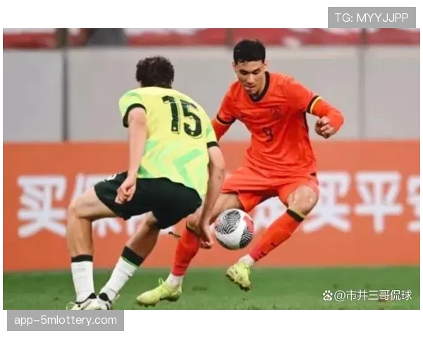 赛前最后一练,深圳队重点演练应对对手高压逼抢的后场出球 赛前最后一练,深圳队重点演练应对对手高压逼抢的后场出球